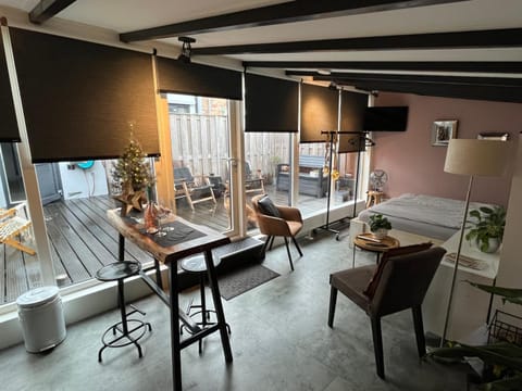 Balcony/Terrace, furniture