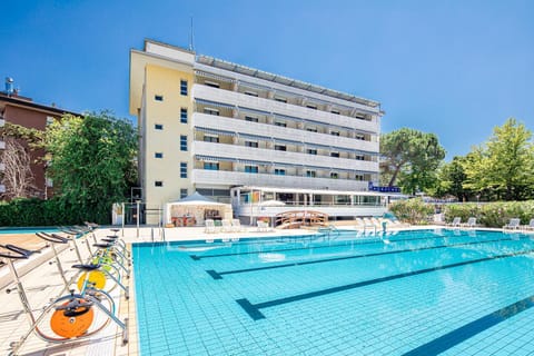 Property building, Swimming pool, Swimming pool