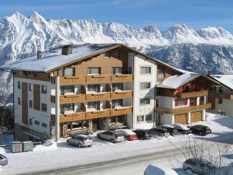 Facade/entrance, Winter