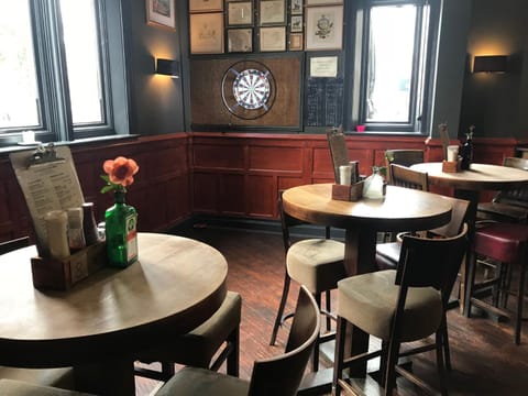 Restaurant/places to eat, Darts, Lounge or bar