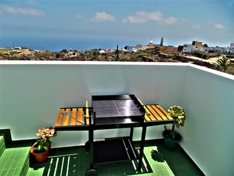 BBQ facilities, Balcony/Terrace, City view, Mountain view, Sea view