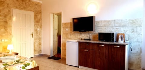 TV and multimedia, Kitchen or kitchenette, minibar