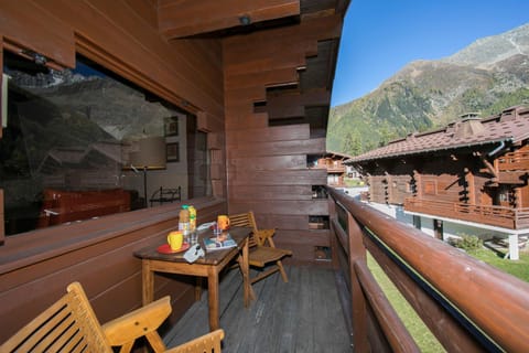 Balcony/Terrace, Mountain view