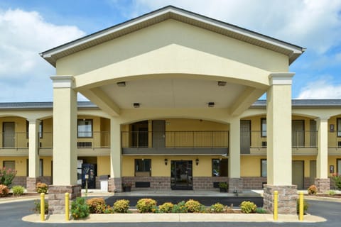 Americas Best Value Inn and Suites Little Rock Motel in Little Rock