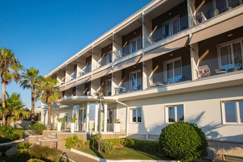 Ticho's Greenblu Hotel Hôtel in Province of Taranto