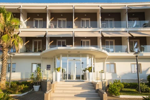 Ticho's Greenblu Hotel Hôtel in Province of Taranto