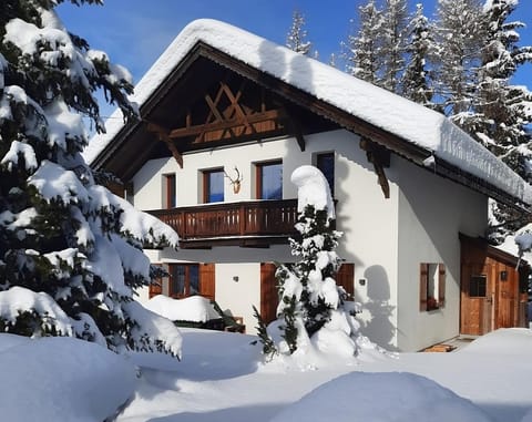 Property building, Facade/entrance, Day, Winter