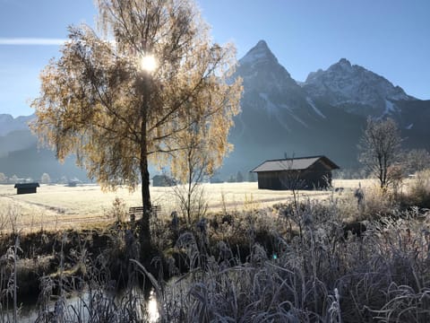 Nearby landmark, Natural landscape, Autumn, On site, Mountain view