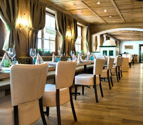 Restaurant/places to eat, Seating area