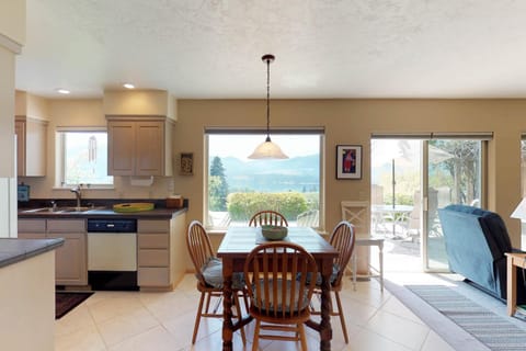 Lake View Rambler House in Manson