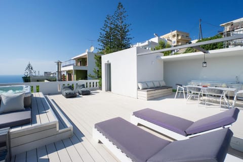 Rooftop Jacuzzi Apartment Apartment in Crete