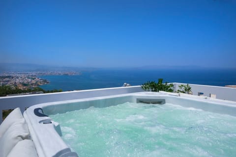 Rooftop Jacuzzi Apartment Apartment in Crete