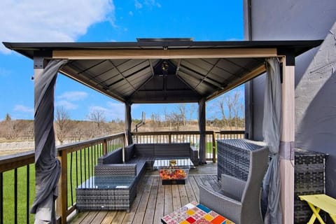 HotTub Sauna Basketball Southwestern Chalet Chalet in Grey Highlands