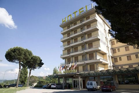 Property building, Day, Balcony/Terrace