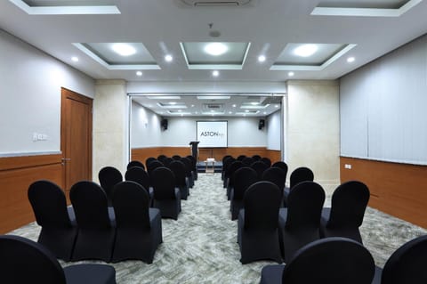 Meeting/conference room