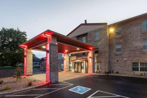 Ramada by Wyndham Sellersburg/Louisville North Hotel in Indiana