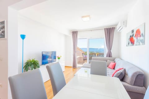 Apartments Dora Condo in Makarska