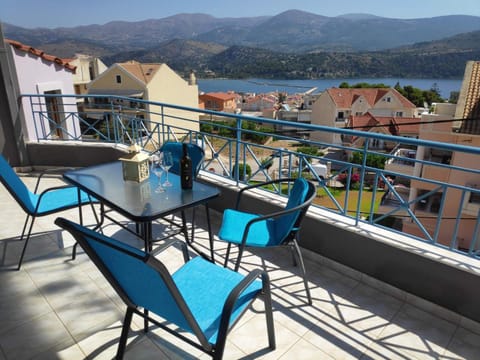 Balcony/Terrace, Landmark view, Mountain view, Sea view