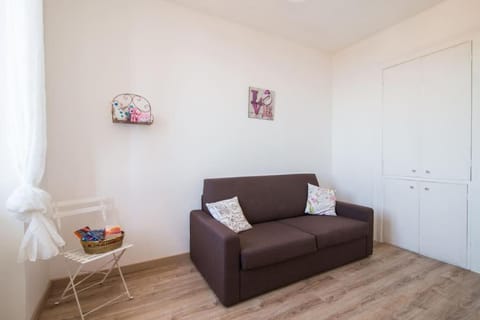 Bed, Living room, Bedroom