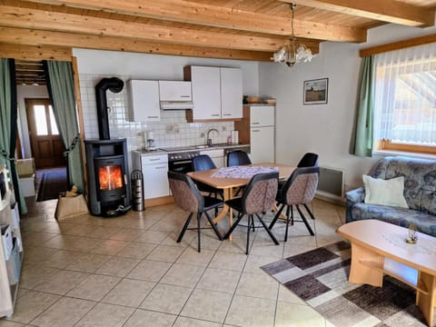 Kitchen or kitchenette, Living room, Seating area, Dining area, flat iron, oven, stove