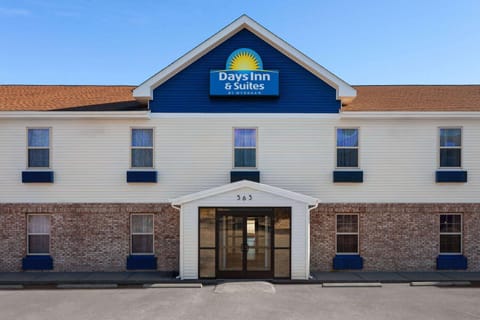 Days Inn & Suites by Wyndham Sellersburg Hotel in Indiana