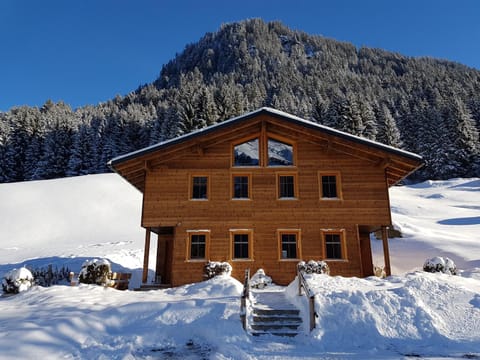 Property building, Facade/entrance, Winter