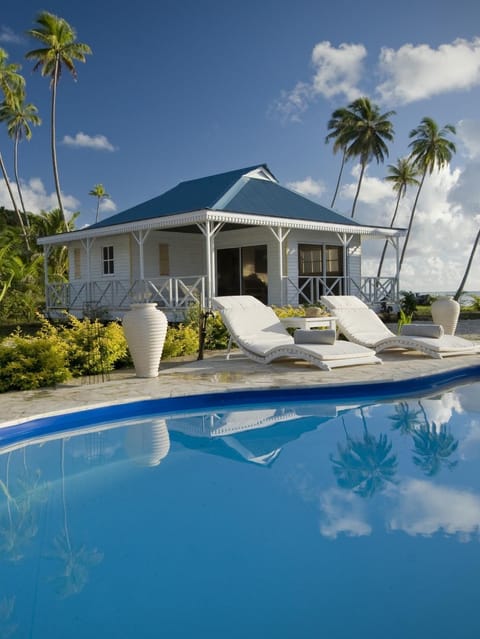 Property building, Day, Swimming pool, sunbed