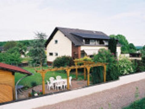 Property building, Garden, Balcony/Terrace