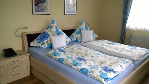 Photo of the whole room, Decorative detail, Bedroom