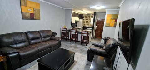 Executive 2 bed Apartment, free WIFI and DSTV Condo in Sandton