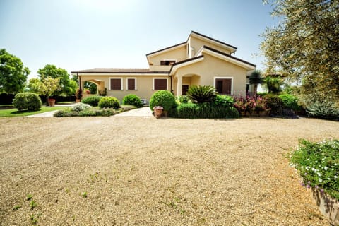 Property building, Garden view, Parking