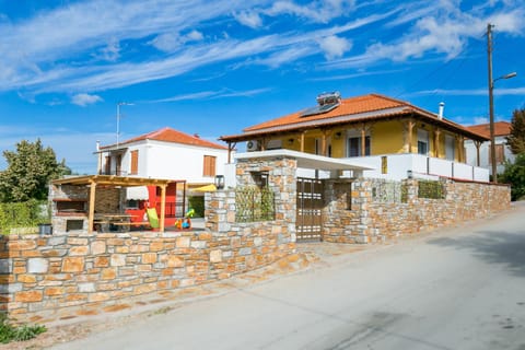 Villa Elpis 1 Condominio in Limenaria