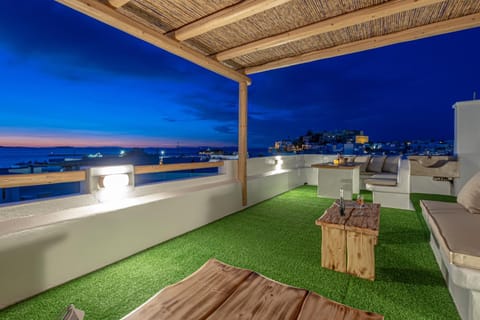 Property building, Patio, Night, Natural landscape, Garden, View (from property/room), Balcony/Terrace, City view, Landmark view, Sea view, Street view, Internal: Not applicable to any particular room