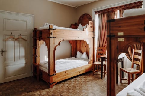 Restaurant/places to eat, Bed, Photo of the whole room, Bedroom, bunk bed