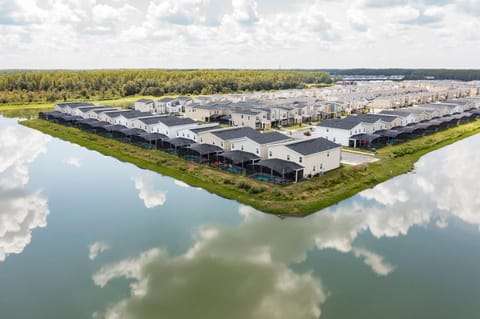 Property building, Day, Natural landscape, Bird's eye view, Lake view, Street view