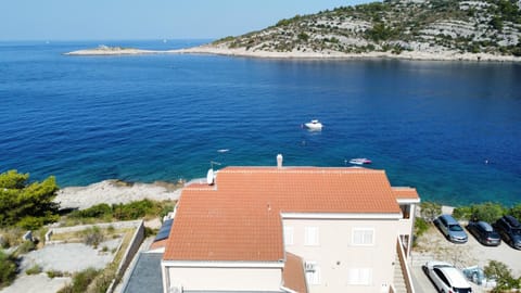 Apartments puntaplanka direkt am meer Condo in Split-Dalmatia County