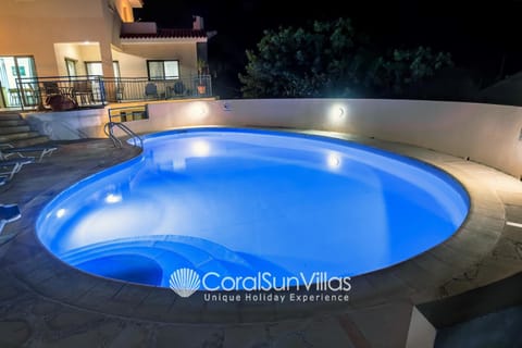 Large Pool & Garden, Sauna/Jacuzzi,Table tennis, Peaceful Area, Near to the Sea Villa in Peyia