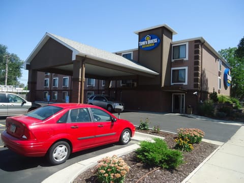 TownHouse Extended Stay Hotel Downtown Hotel in Lincoln