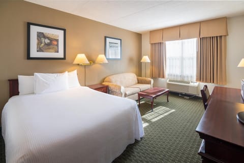 Ramada by Wyndham Thunder Bay Airlane Hotel Motel in Thunder Bay