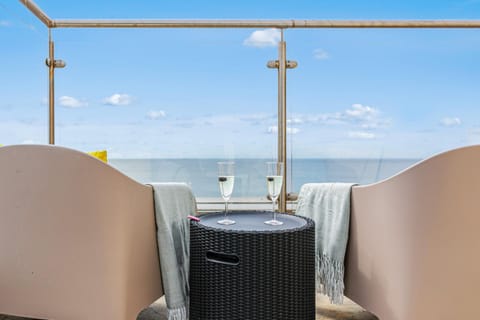 Day, Balcony/Terrace, Seating area, Sea view