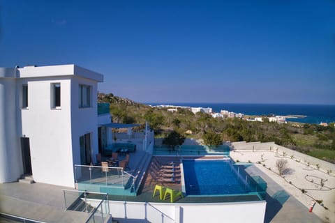 Garden, Seating area, Swimming pool