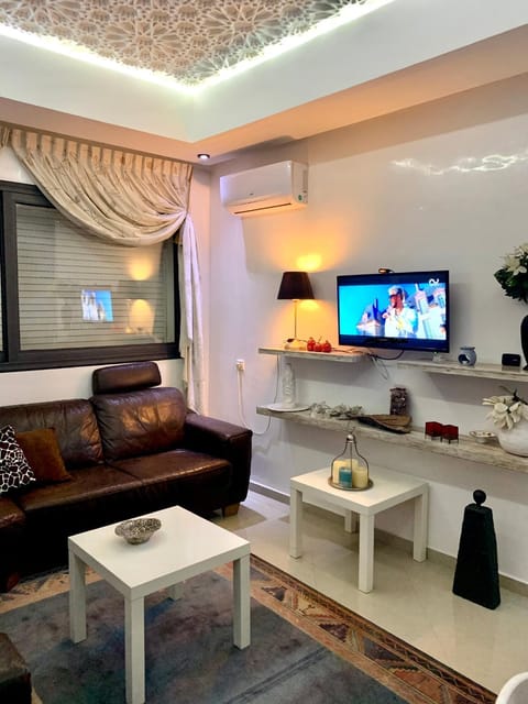 TV and multimedia, Living room, Seating area, air conditioner