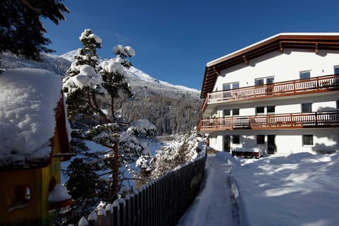 Facade/entrance, Day, Winter, Garden, Balcony/Terrace, Garden view, Mountain view