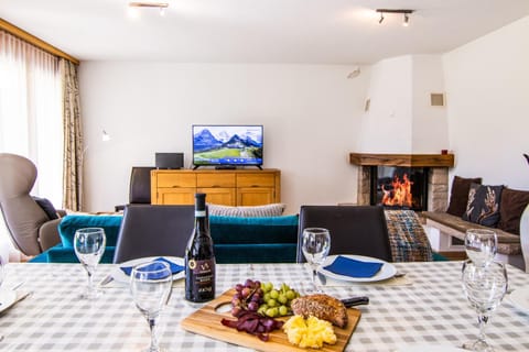 TV and multimedia, Living room, Dining area, flat iron