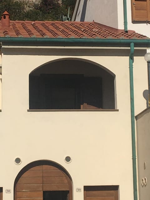 Casa del porticciolo di Capraia House in Tuscany
