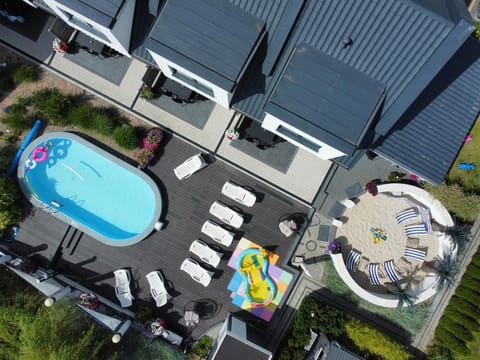 Bird's eye view, Pool view