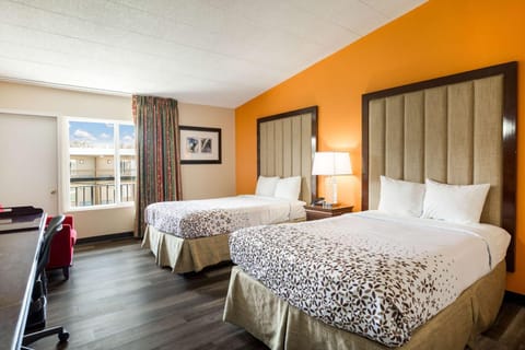 Fairmount Inn & Suites - Stroudsburg, Poconos Hotel in Pocono Mountains