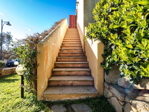 Property building, Facade/entrance, Garden