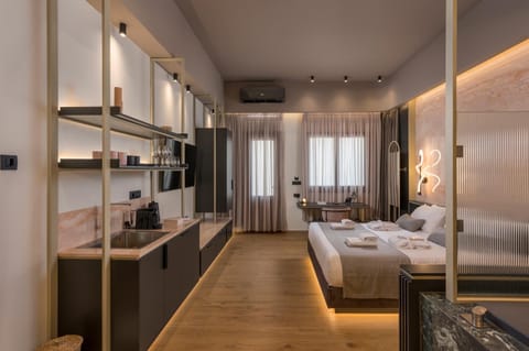 Bed, TV and multimedia, Coffee/tea facilities, Photo of the whole room, Seating area, air conditioner