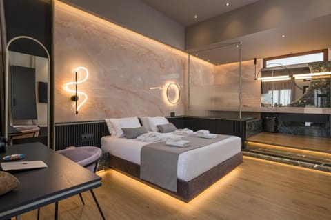 Bed, Hot Tub, Photo of the whole room, Bedroom, towels